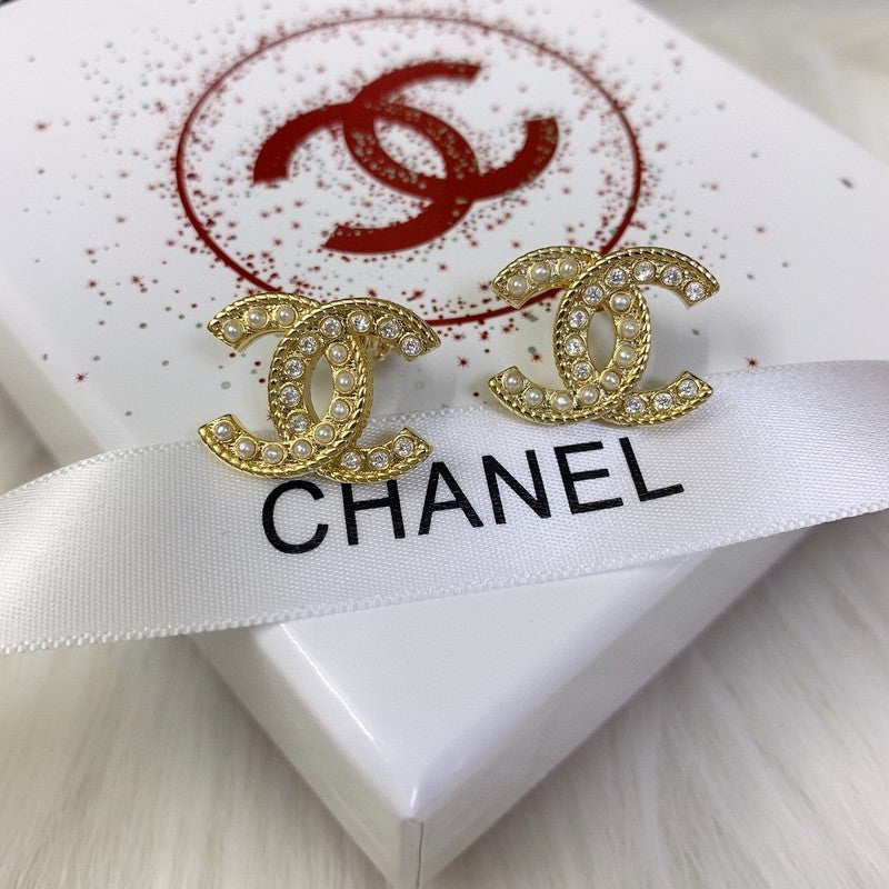 18K Chanel Pearls Earrings