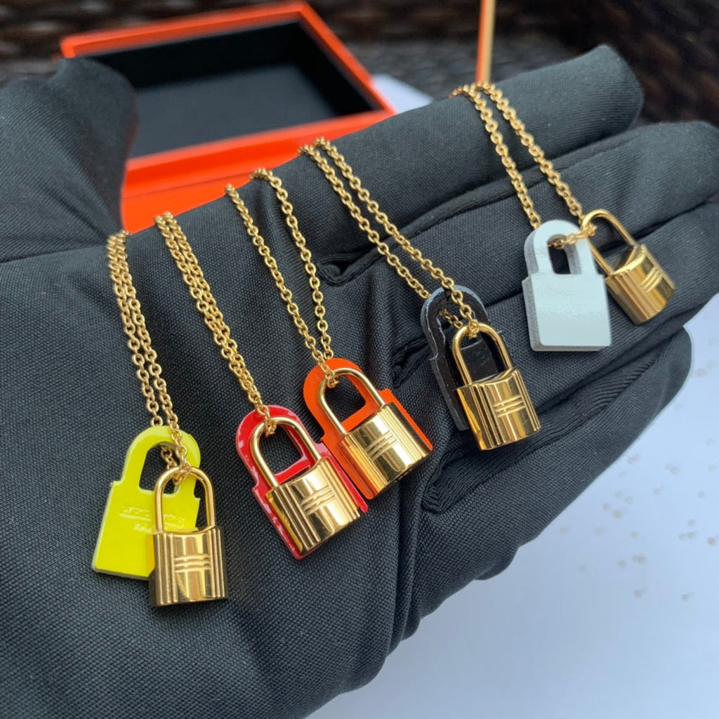 18K O'Kelly Orange Pendant Hermès Necklace