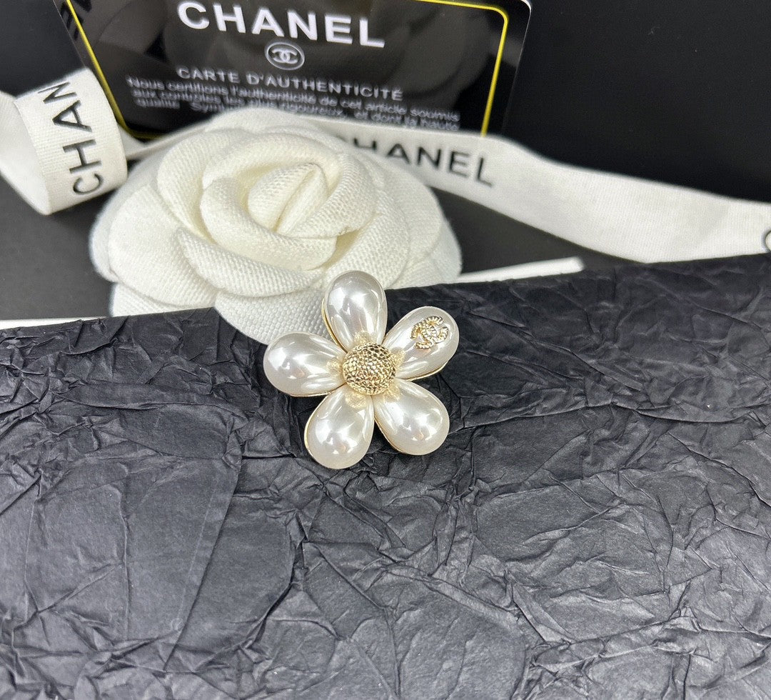 18K Chanel Pearls Brooch