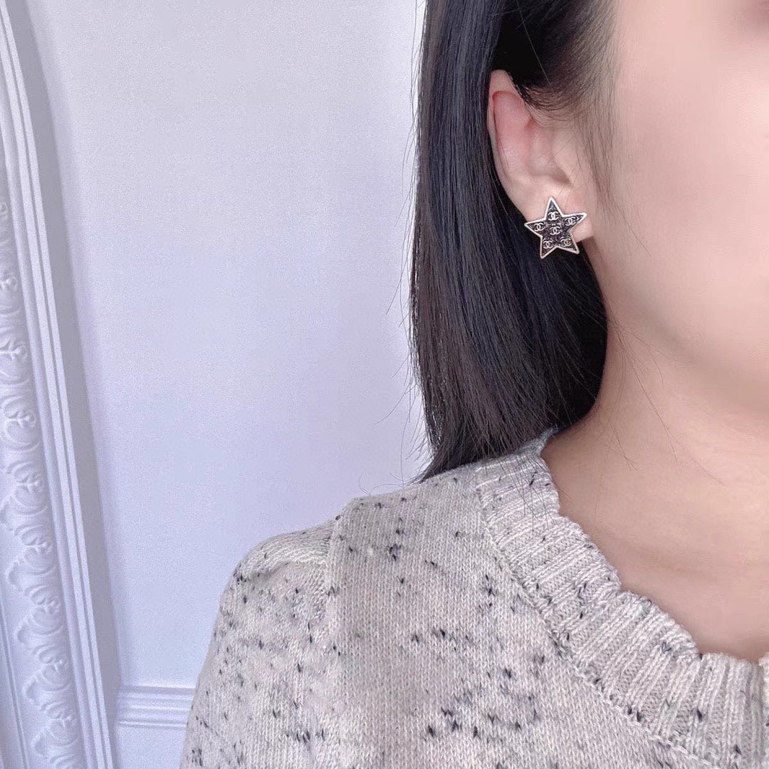 18K Chanel Star Earrings