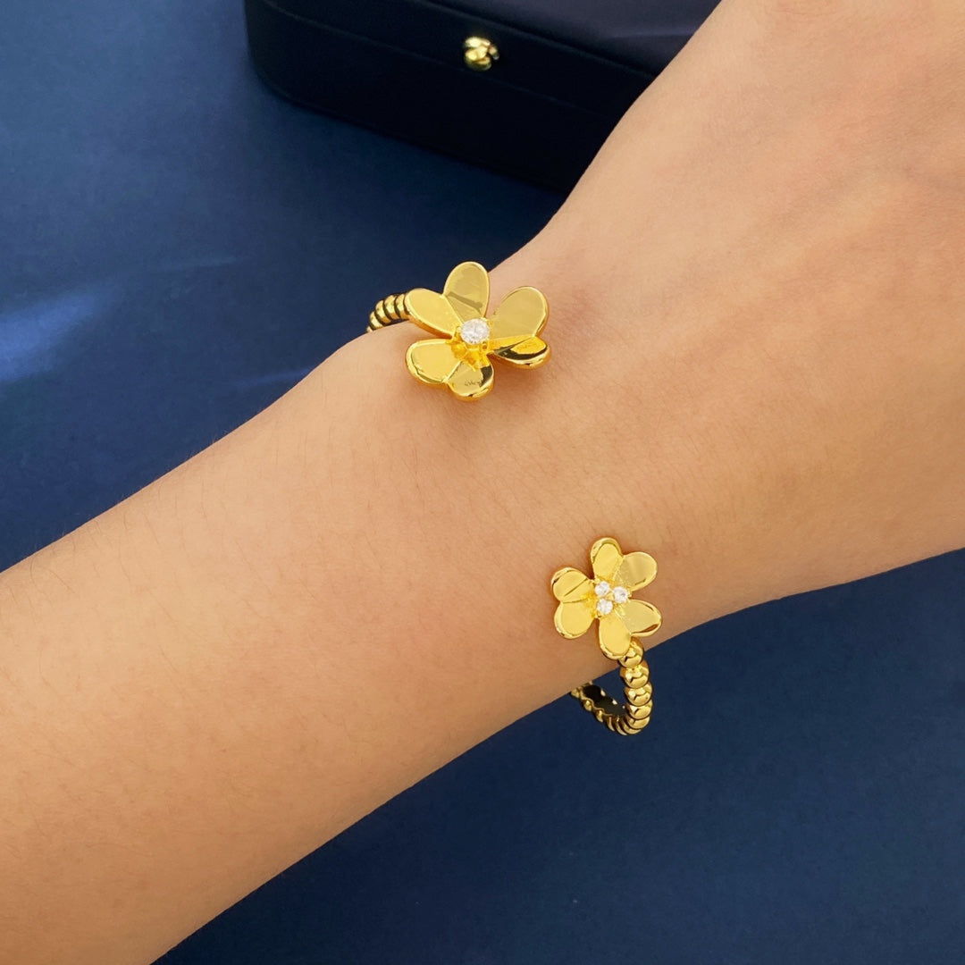 18K Van Cleef & Arpels Frivole Open Bracelet
