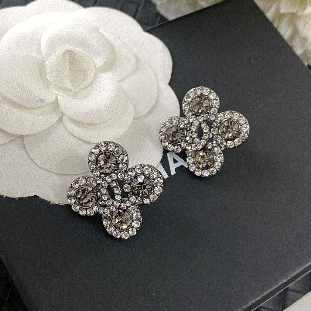 18K Chanel Flower Crystals Earrings