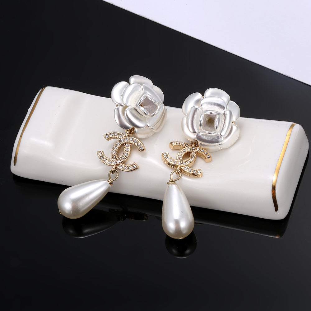18K Chanel Flower Pearl Earrings