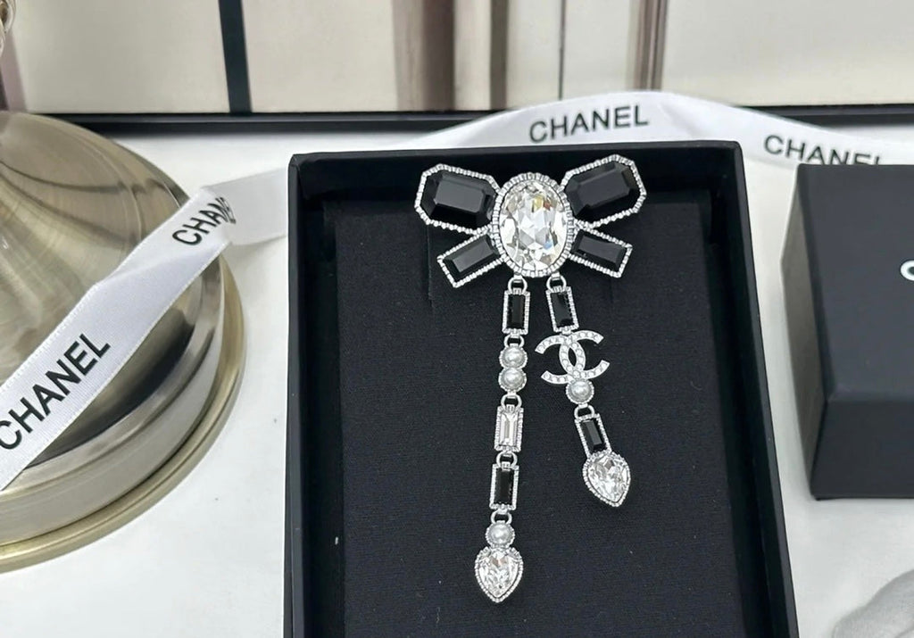 18K Chanel Bow Tie Crystals Brooch