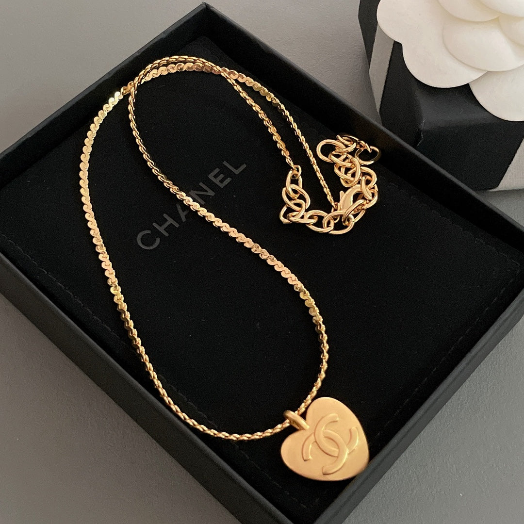 18K Chanel Vintage Necklace