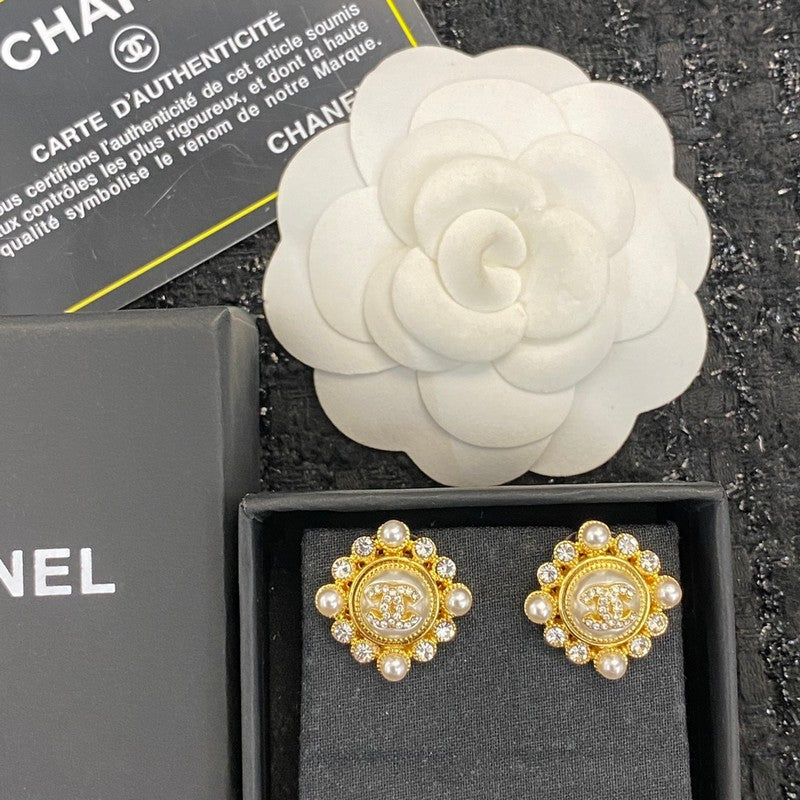 18K Chanel Pearls Earrings