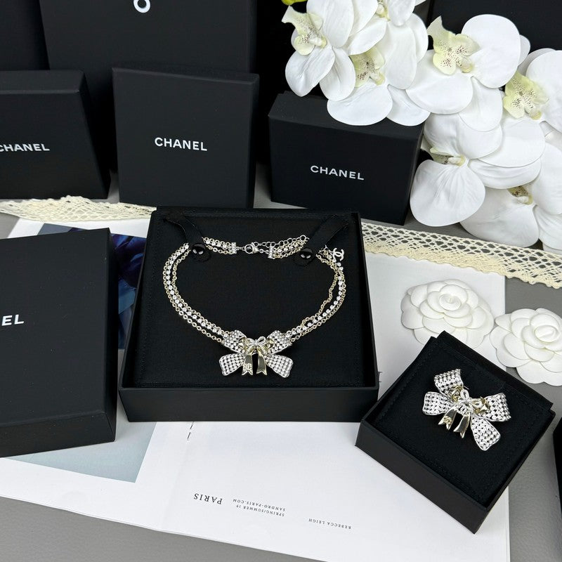 18K Chanel 25K Bow Tie Choker Necklace