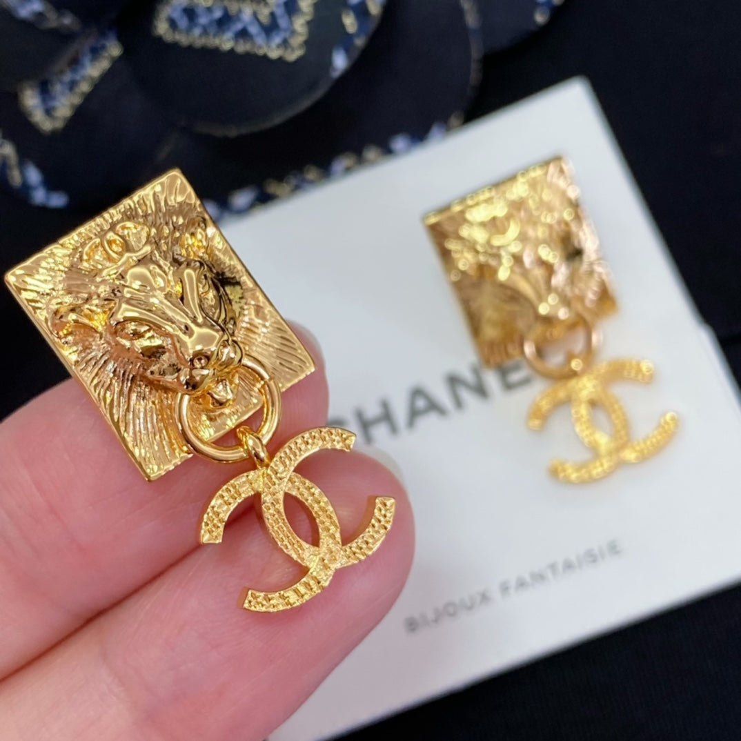 18K Chanel Lion Sharp Earrings