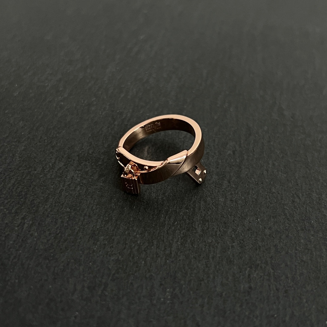 18K Kelly Gavroche Hermès Ring