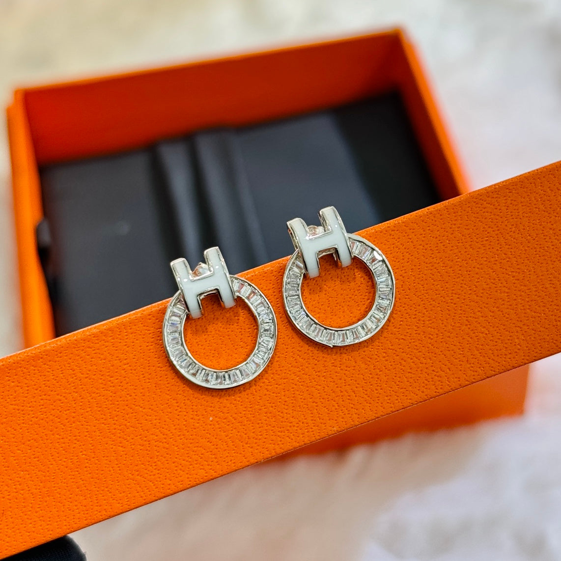 18K Clic Hermès Diamond Earrings