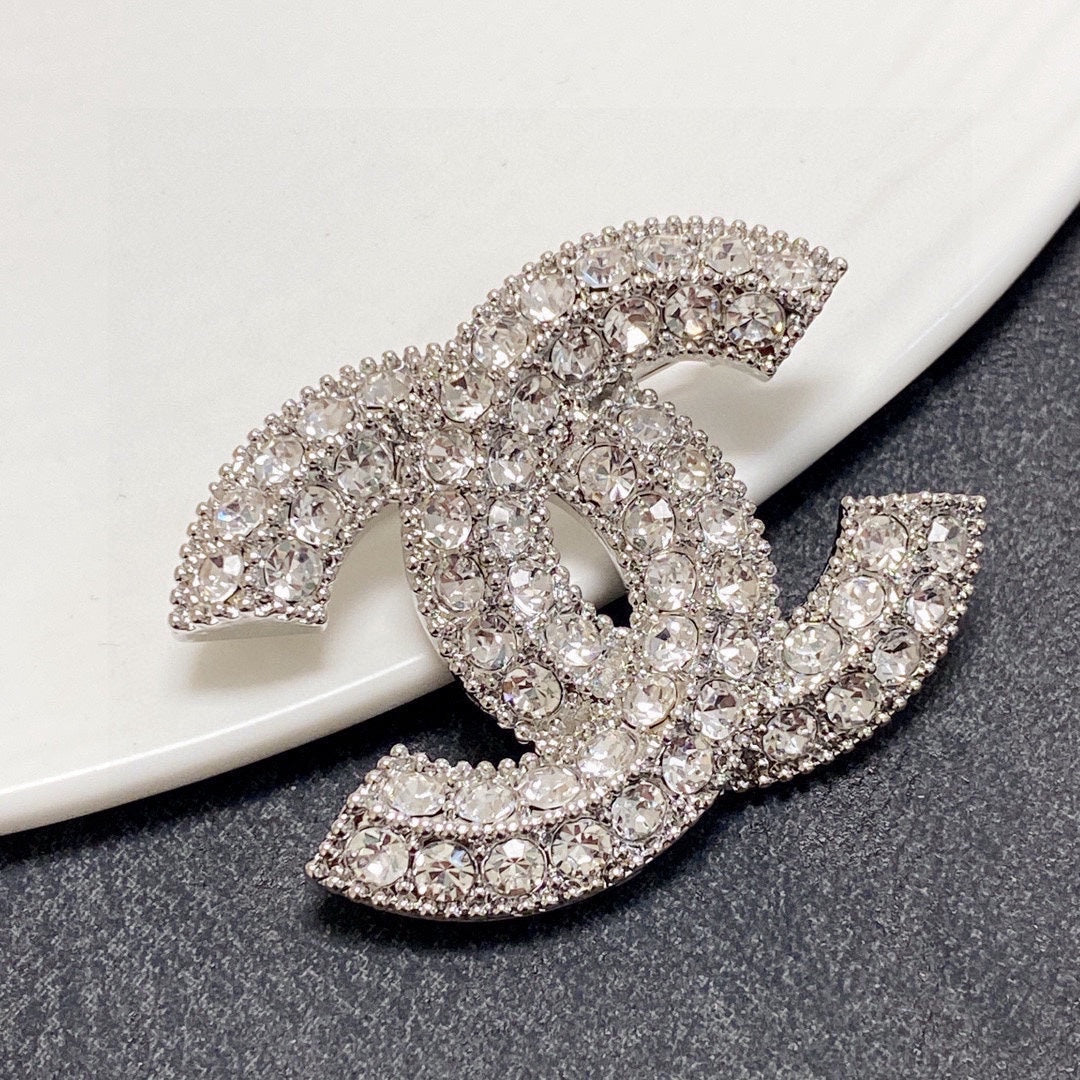 18K Chanel Diamonds Brooch