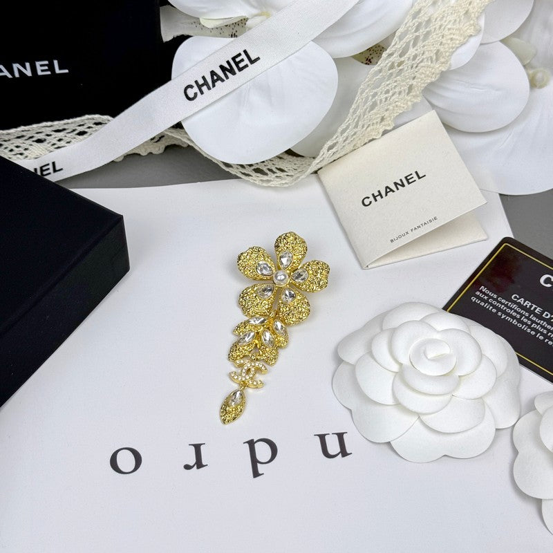 18K Chanel 26C Flower Crystal Drop Gold Brooch