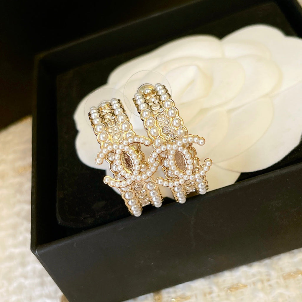 18K Chanel Pearls Earrings