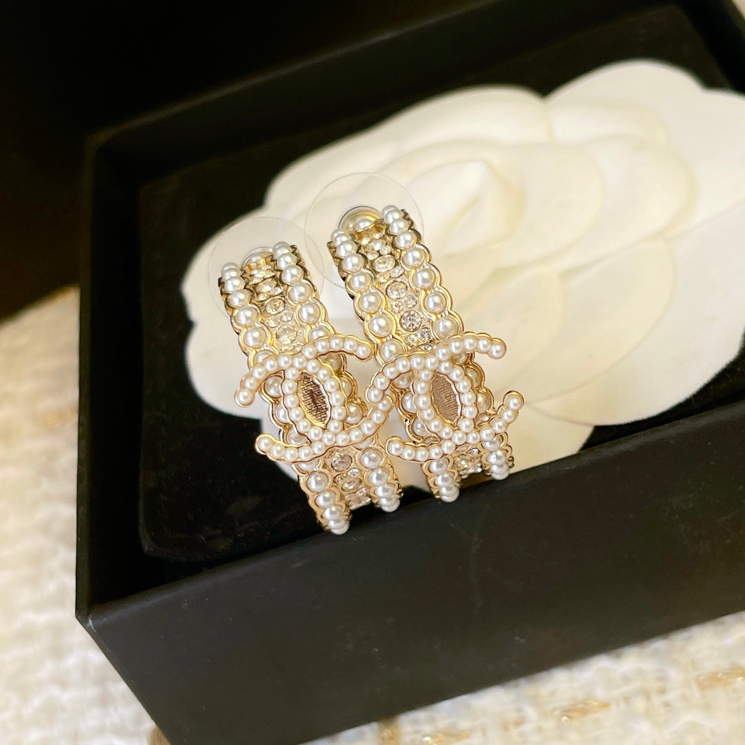 18K Chanel Pearls Earrings