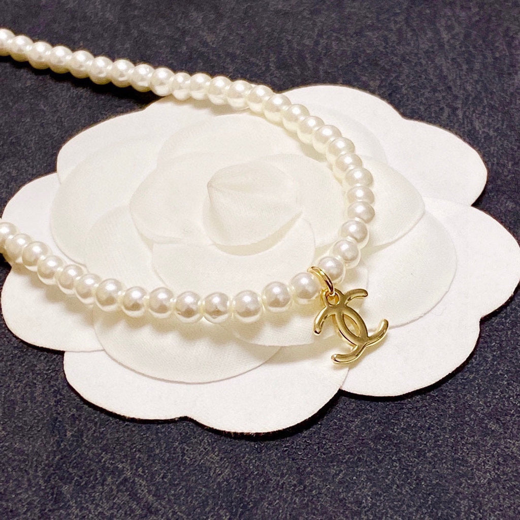 18K Chanel Pearls Choker Necklace