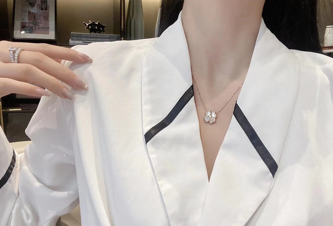 18K Van Cleef & Arpels Cosmos Clip pendant Necklace