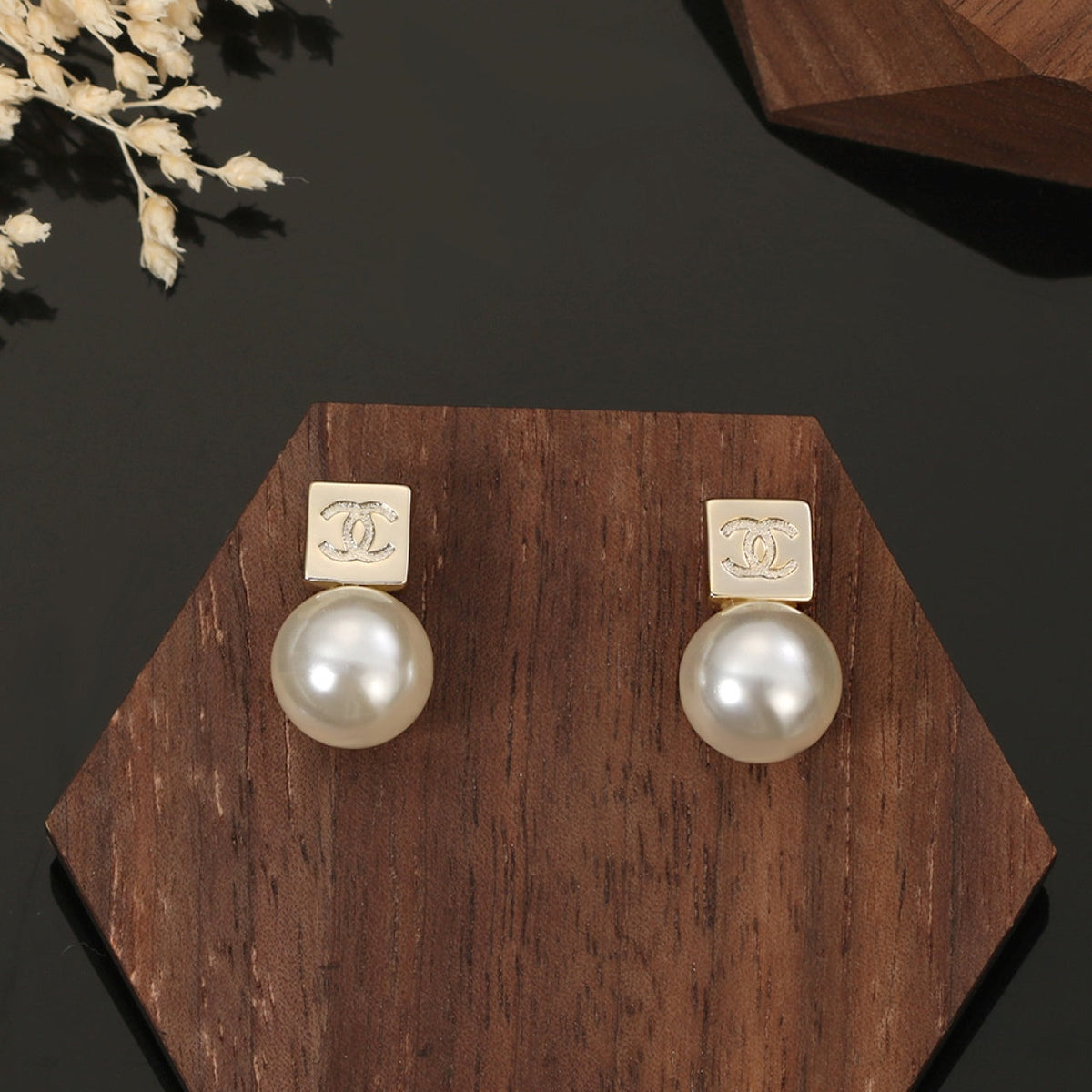 18K Chanel Pearls Earrings