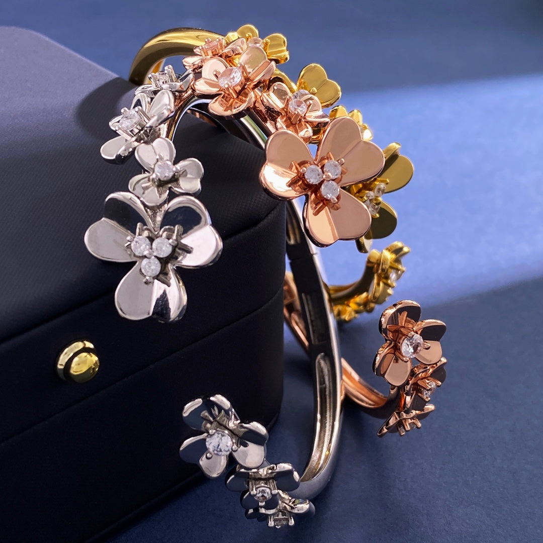 18K Van Cleef & Arpels Frivole Seven Flowers Bracelet