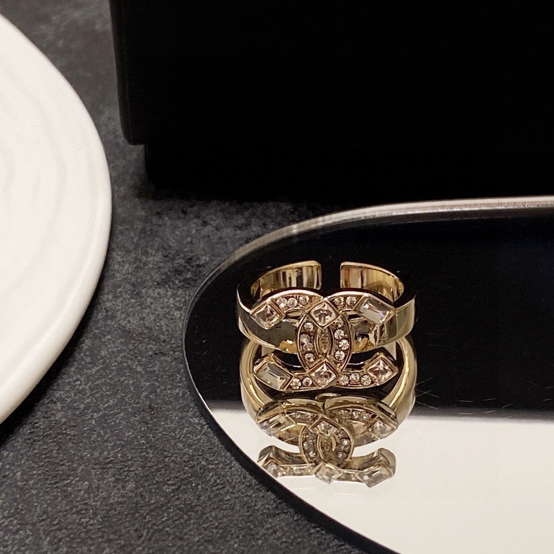 18K Chanel Crystals Ring