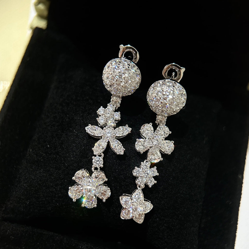 18K Van Cleef & Arpels Folie Des Prés Earrings