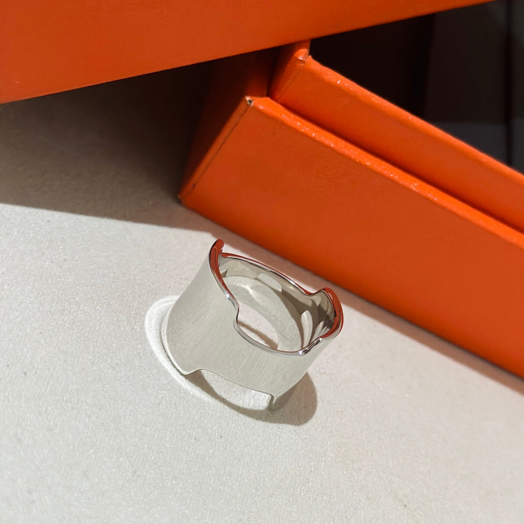 18K Amazone Large Hermès Ring