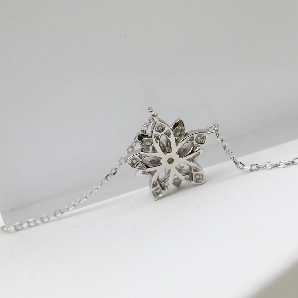18K Van Cleef & Arpels Lotus Openwork Pendant Necklace