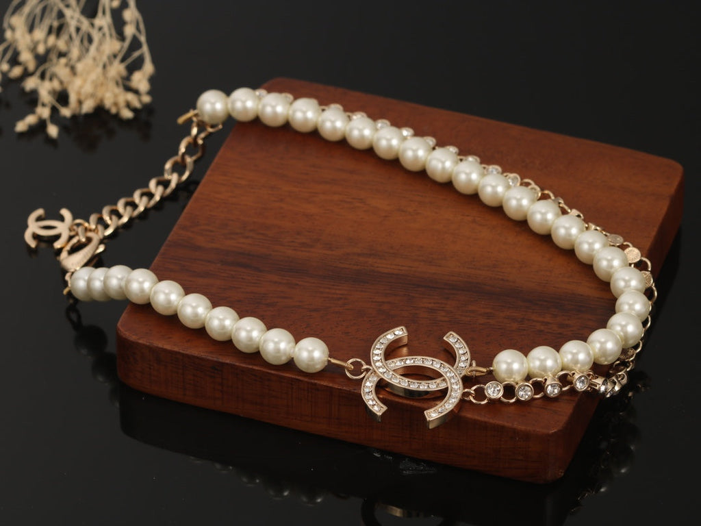 18K Chanel Pearls Necklace