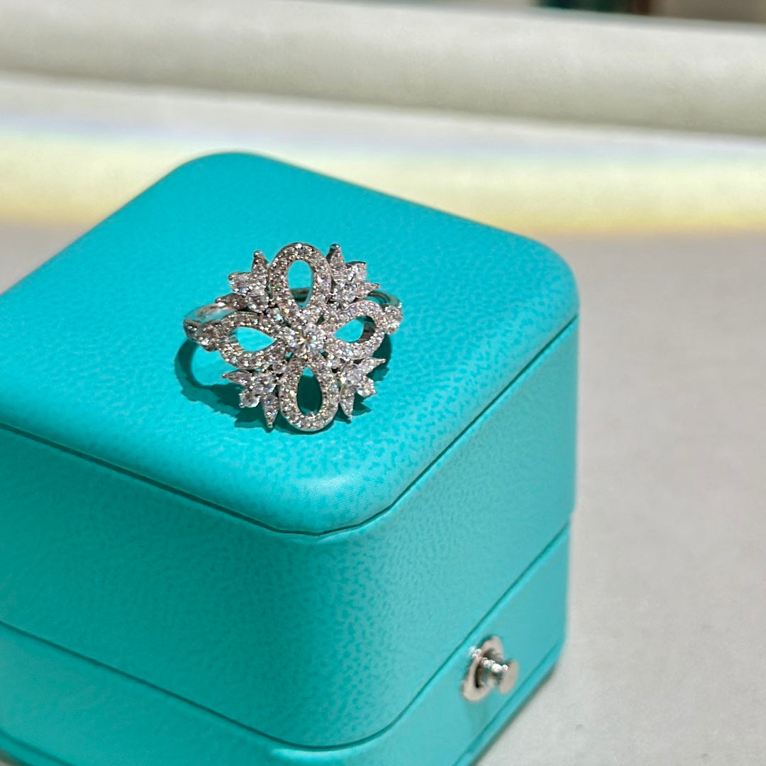 18K Tiffany & Co. Vinatge Flower Ring