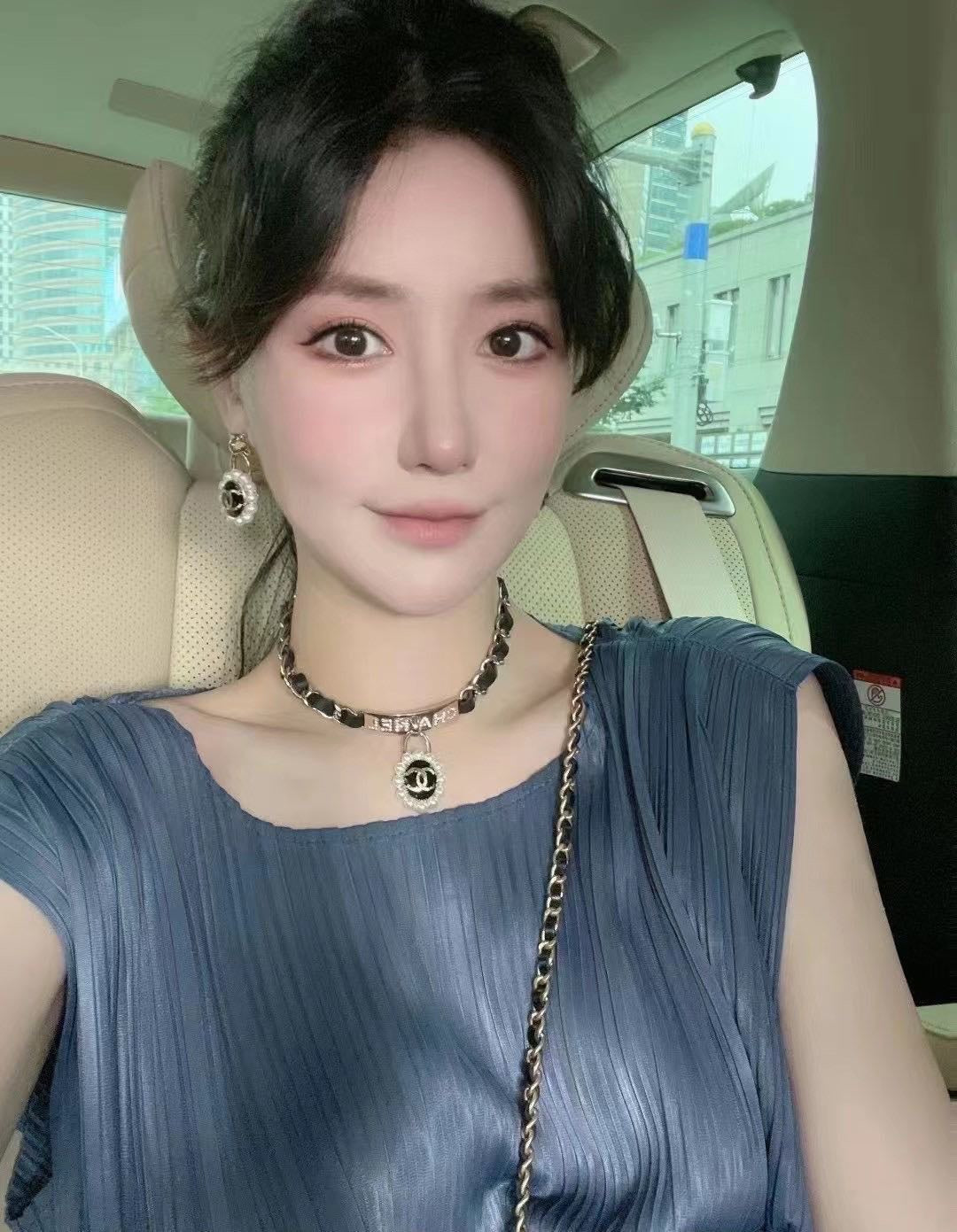 18K Chanel Pearls Choker Necklace