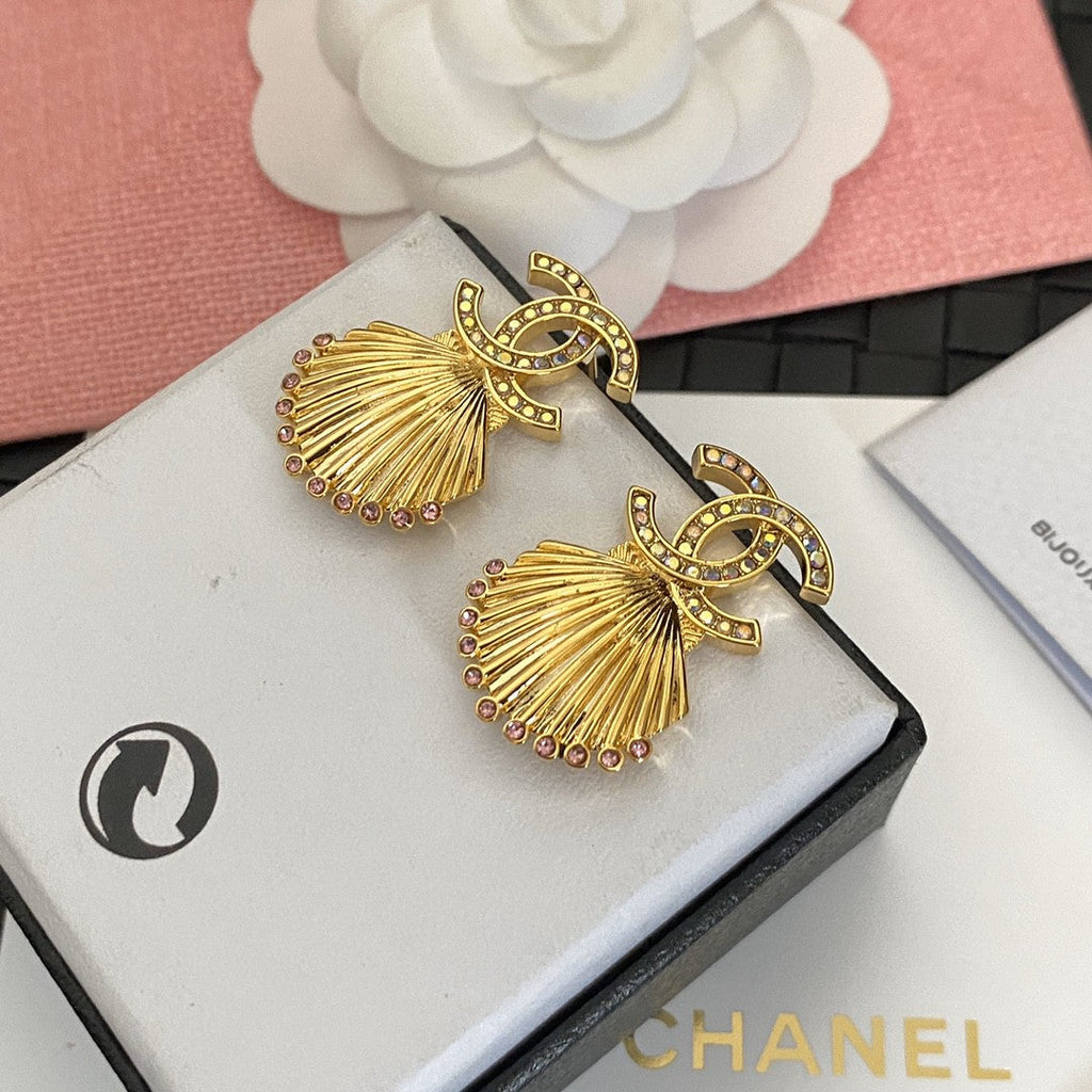 18K Chanel Shell Pendant Earrings