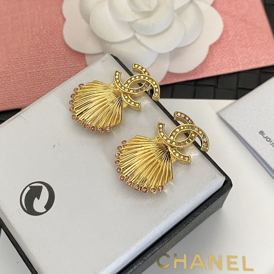 18K Chanel Shell Pendant Earrings