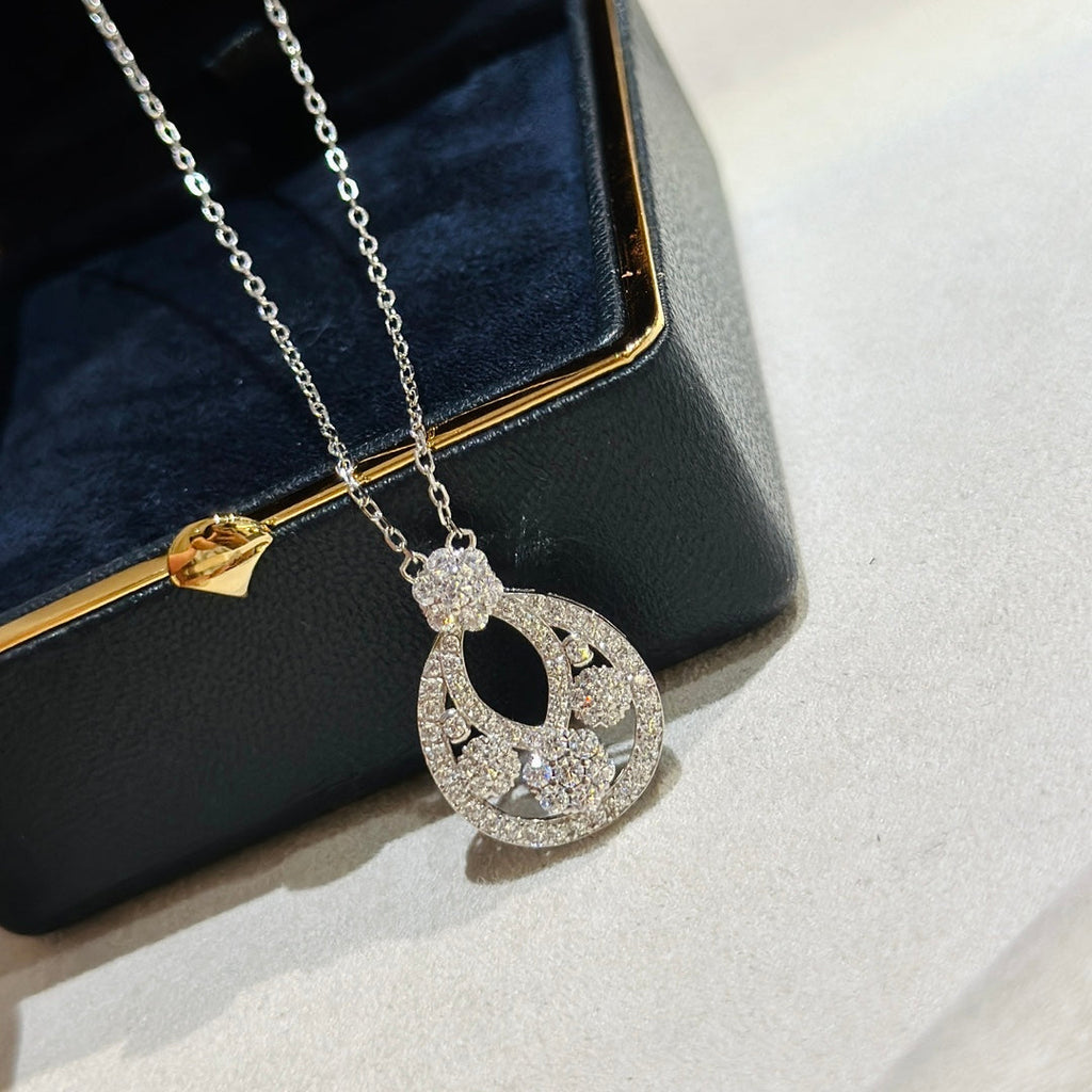 18K Van Cleef & Arpels Snowflake Necklace