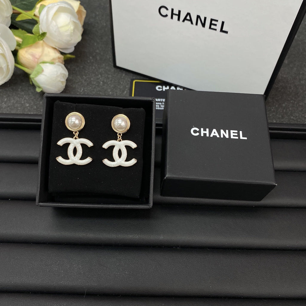 18K Chanel White Pearl Earrings
