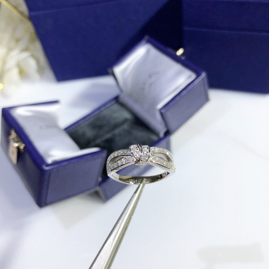 18K Chaumet Diamond Ring
