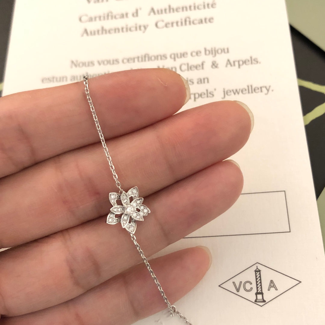 18K Van Cleef & Arpels Lotus Openwork Pendant Necklace