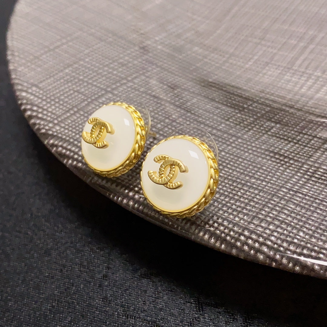 18K Chanel Pearl Vintage Earrings