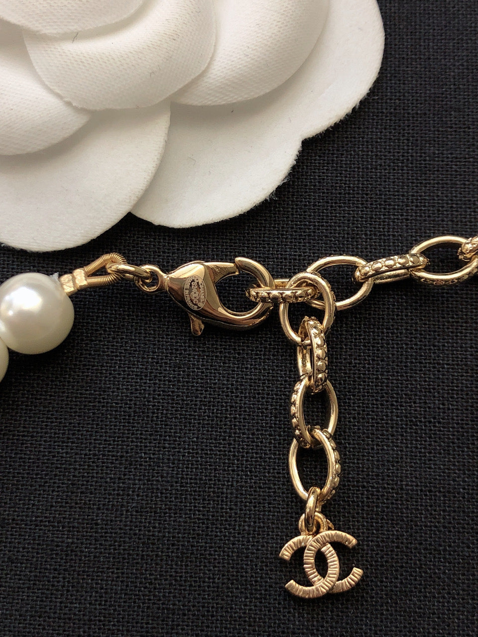 18K Chanel Scripe Pearls Chain Necklace