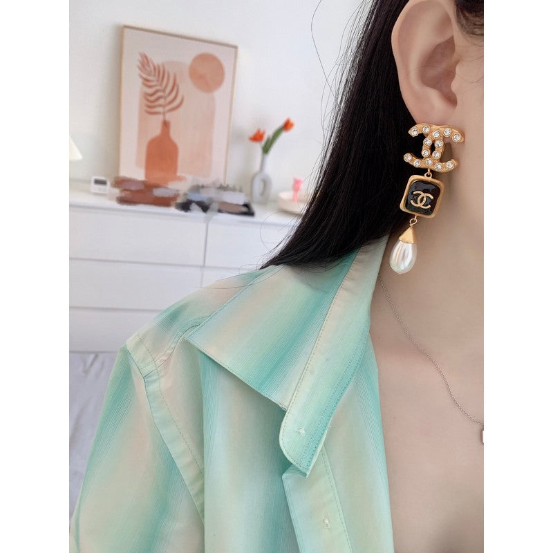 18K Chanel Long Pearl Pendant Earrings