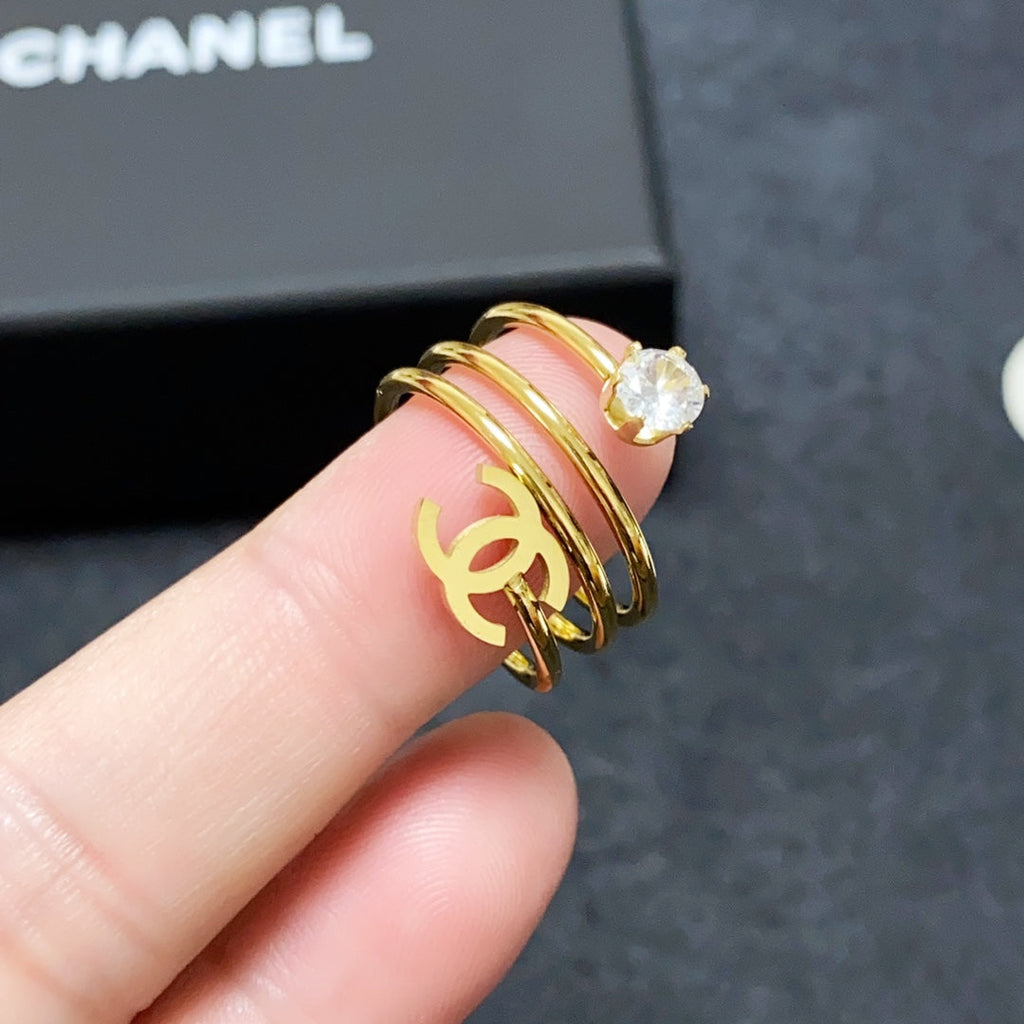 18K Chanel Vintage Pearl Ring