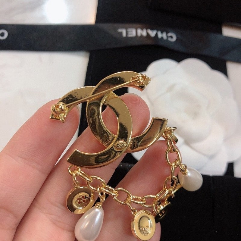 18K Chanel Pearl Pendant Brooch