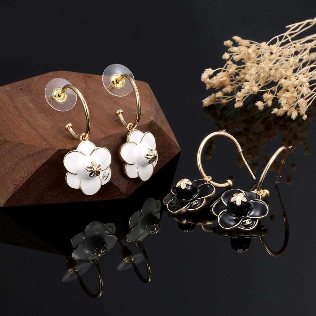 18K Chanel Flower Earrings