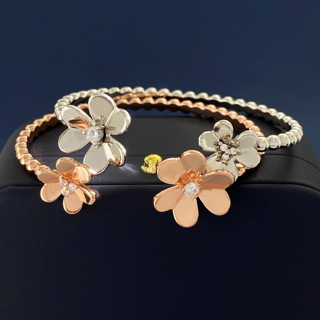 18K Van Cleef & Arpels Frivole Open Bracelet