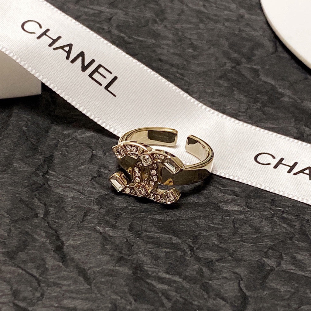 18K Chanel Crystals Ring