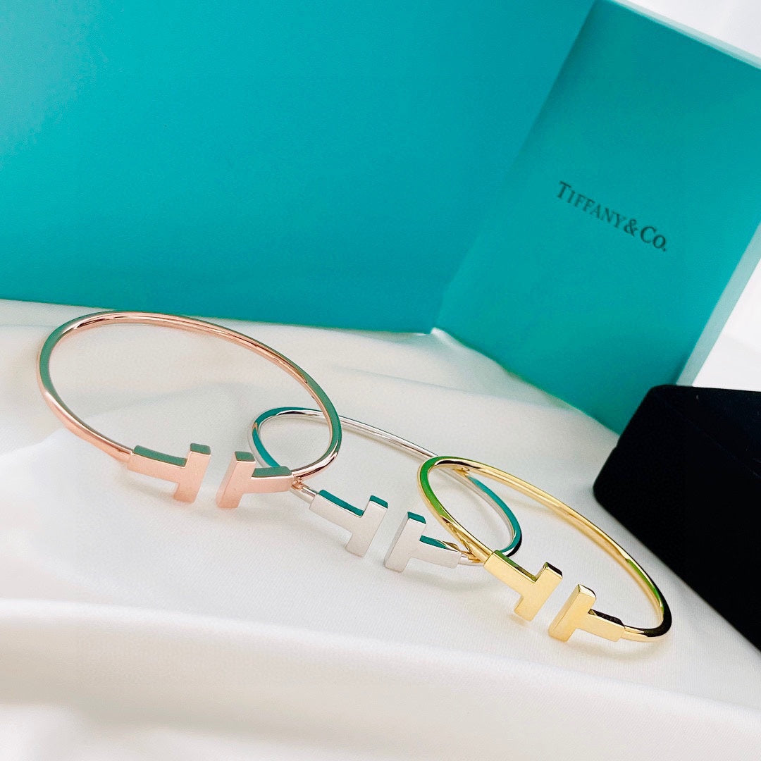 18K Tiffany & Co. Wire Bracelet