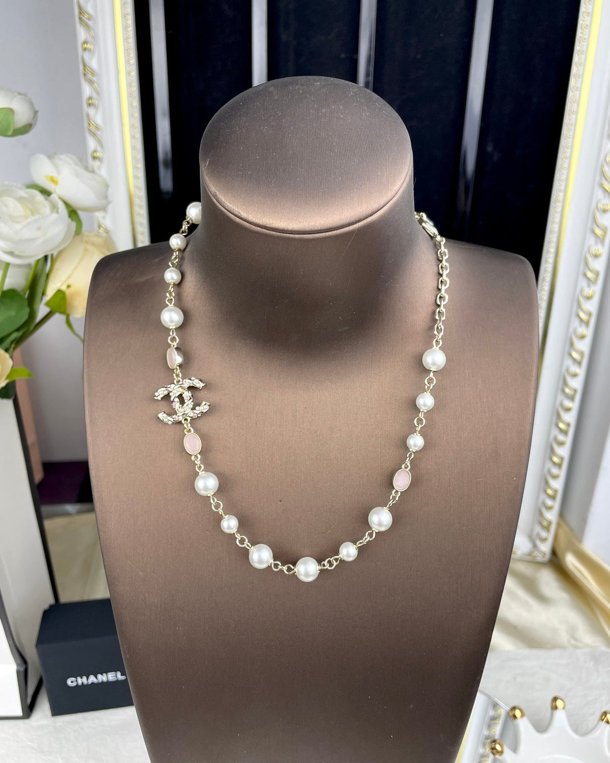 18K Chanel Pearls Necklace
