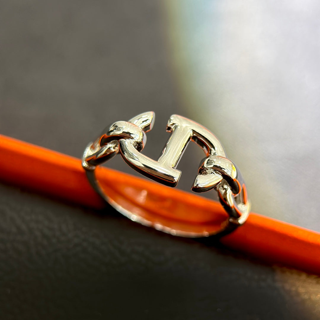 18K Farandole Hermès Ring