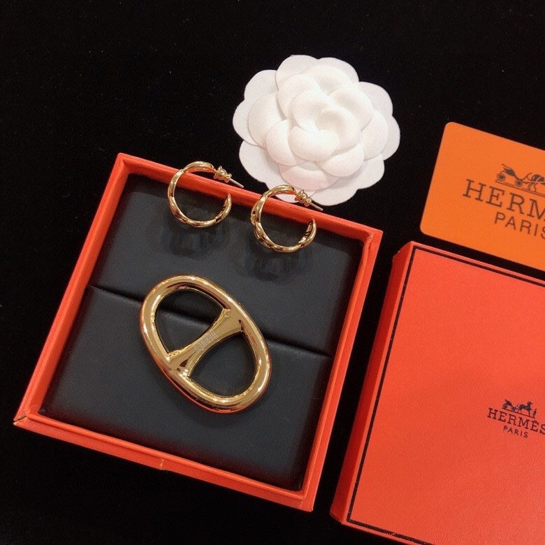 18K Chaine D'Ancre Enchainee Hermès Earrings