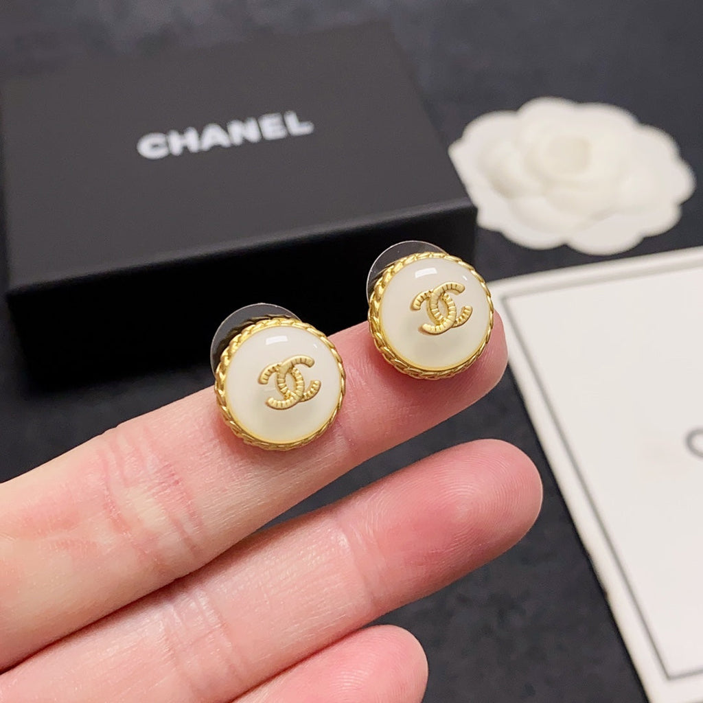 18K Chanel Pearl Vintage Earrings