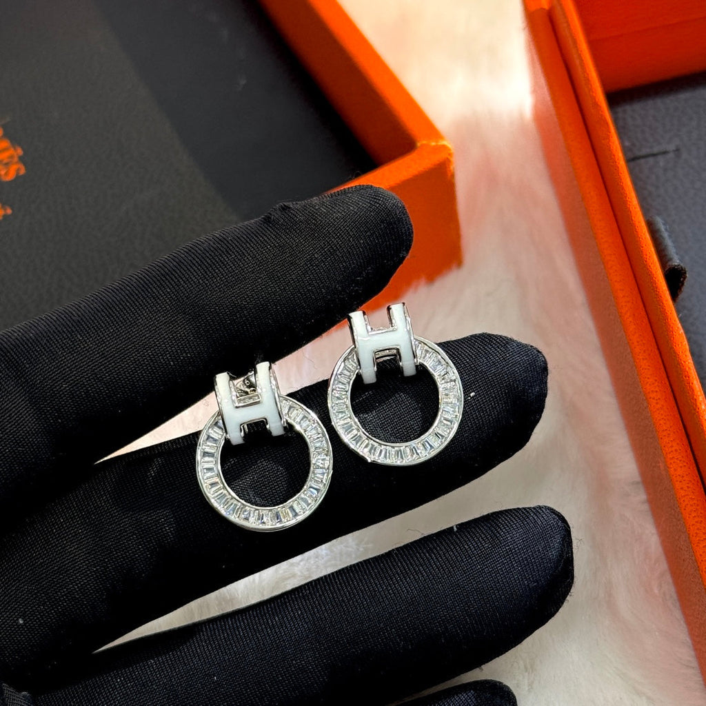18K Clic Hermès Diamond Earrings