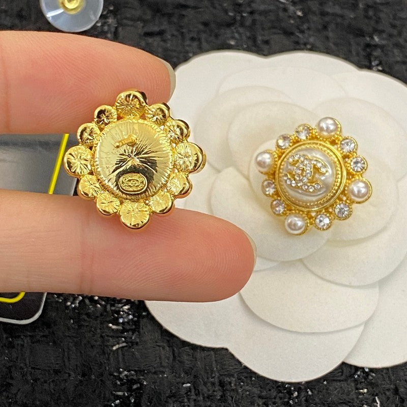 18K Chanel Pearls Earrings